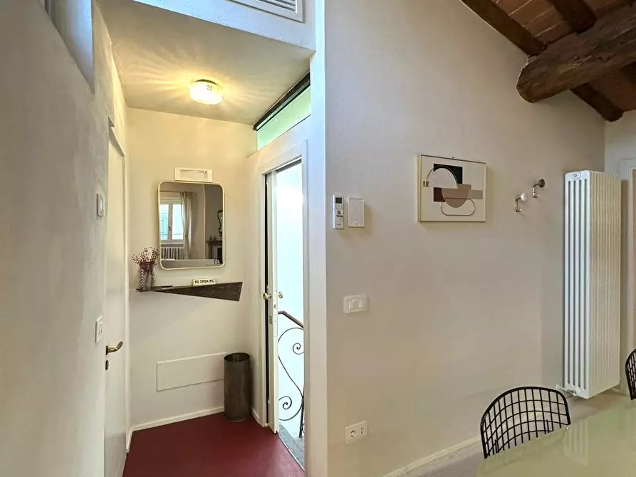 Immagine 5 di Appartamento in vendita  a Lucca