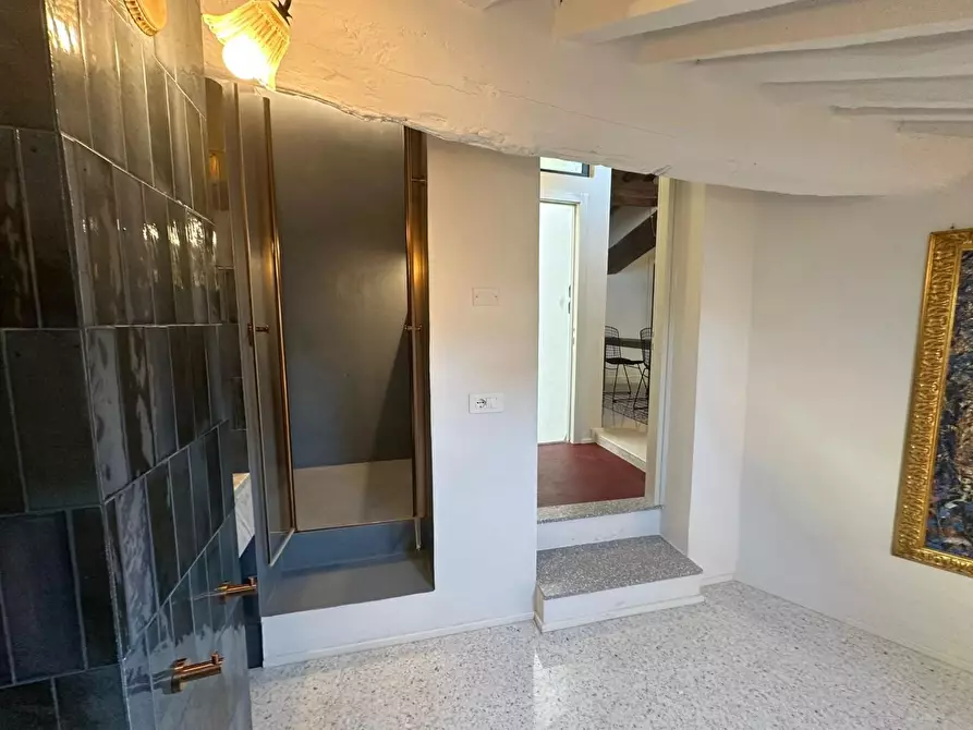 Immagine 38 di Appartamento in vendita  a Lucca