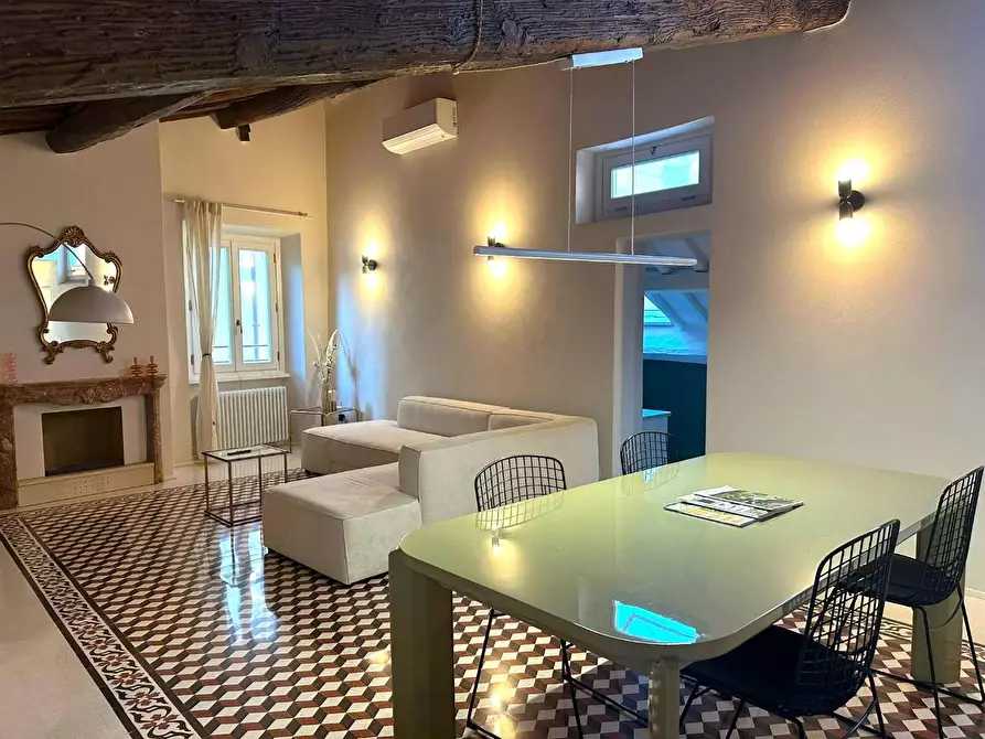 Immagine 2 di Appartamento in vendita  a Lucca
