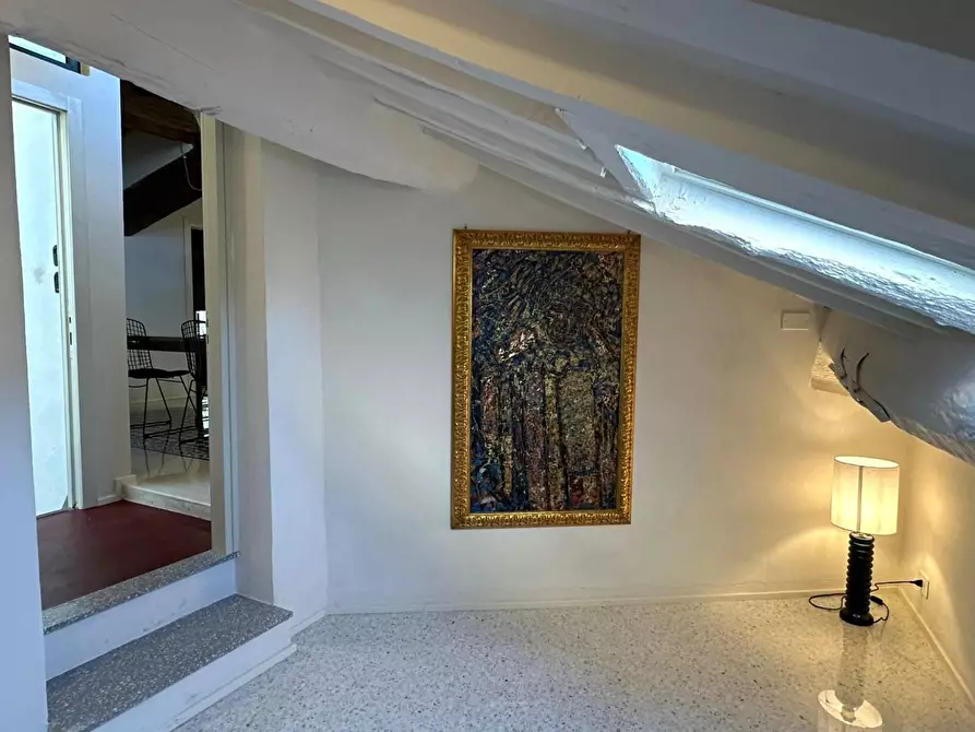 Immagine 39 di Appartamento in vendita  a Lucca