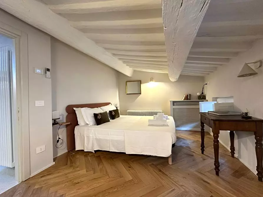 Immagine 21 di Appartamento in vendita  a Lucca