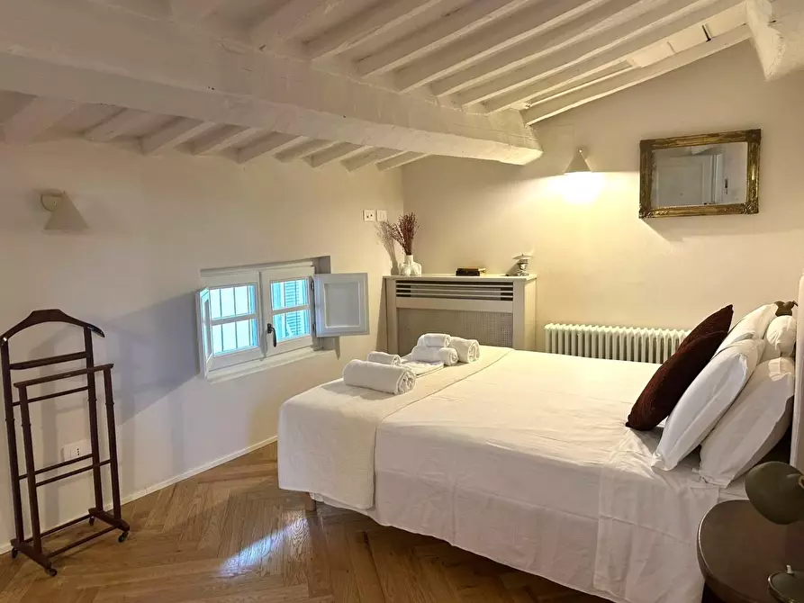 Immagine 33 di Appartamento in vendita  a Lucca