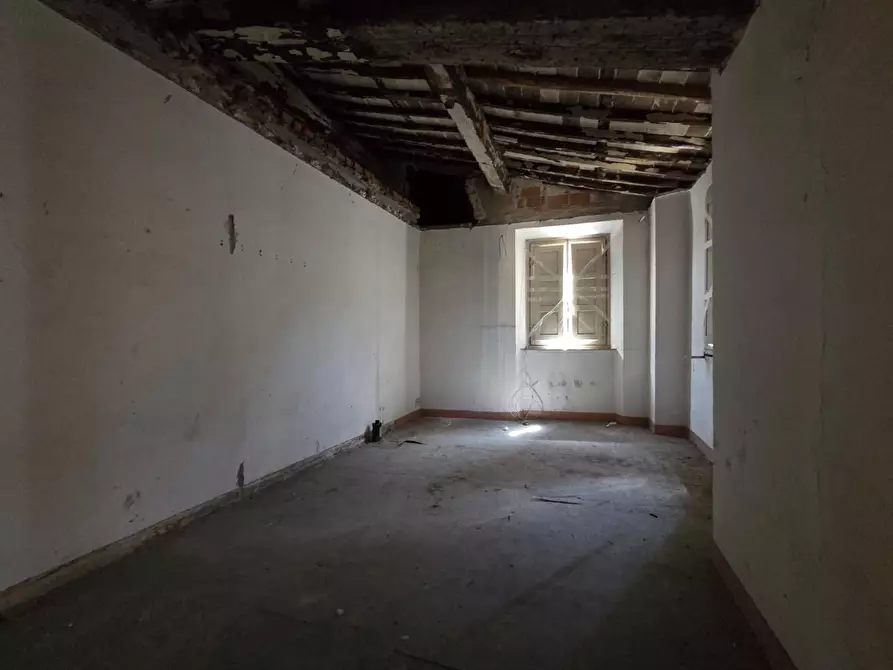 Immagine 21 di Appartamento in vendita  a Lucca