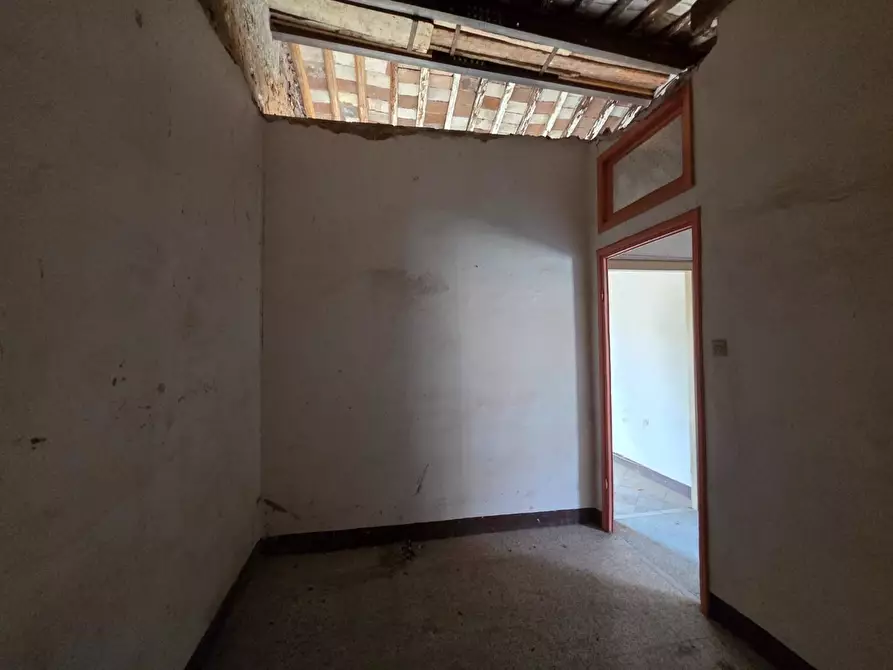 Immagine 15 di Appartamento in vendita  a Lucca