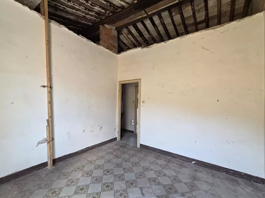 Immagine 18 di Appartamento in vendita  a Lucca