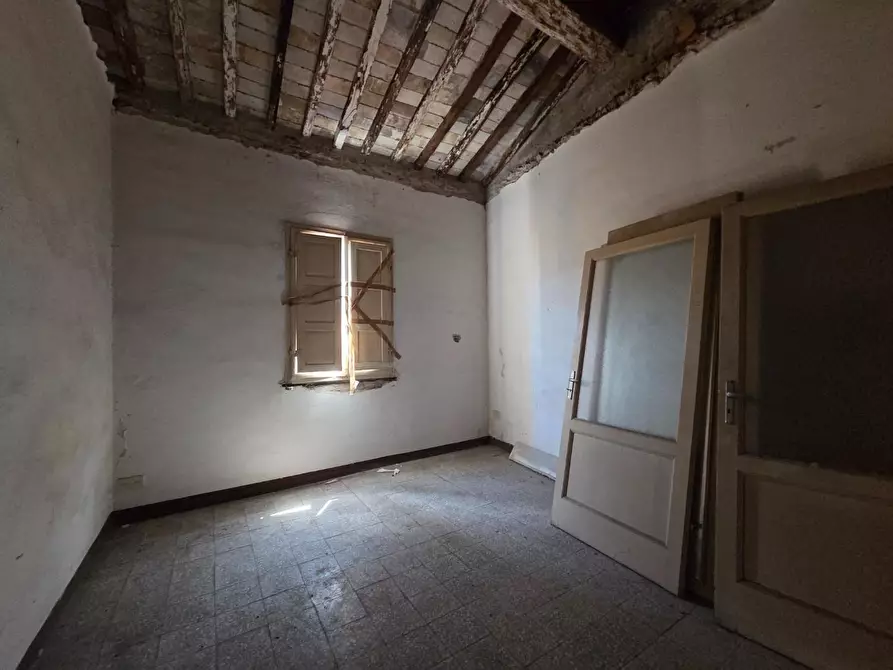 Immagine 4 di Appartamento in vendita  a Lucca
