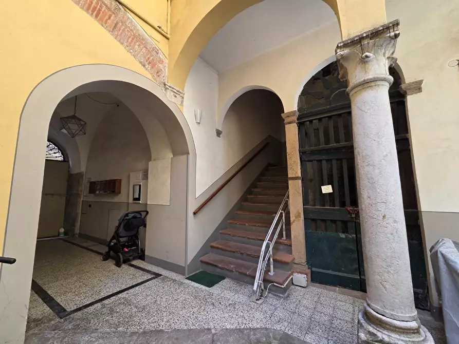 Immagine 26 di Appartamento in vendita  a Lucca