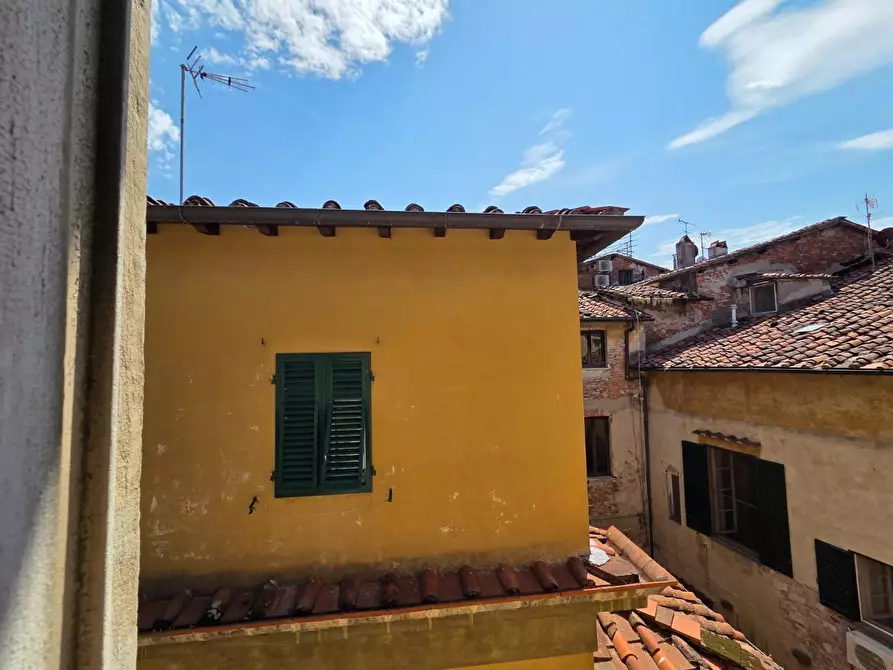 Immagine 19 di Appartamento in vendita  a Lucca