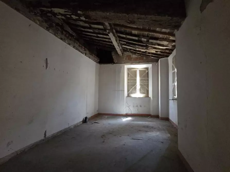 Immagine 22 di Appartamento in vendita  a Lucca