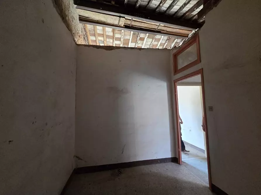 Immagine 14 di Appartamento in vendita  a Lucca
