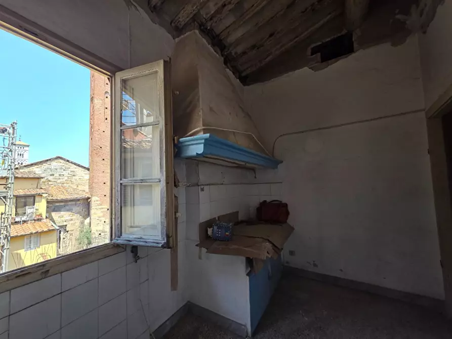 Immagine 9 di Appartamento in vendita  a Lucca