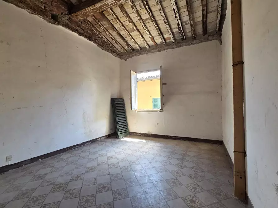 Immagine 16 di Appartamento in vendita  a Lucca