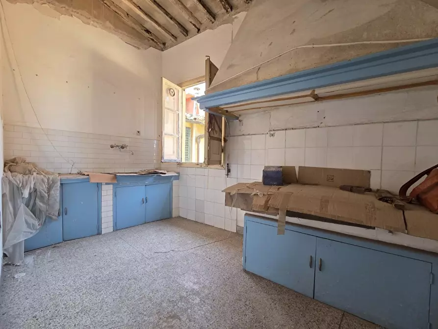 Immagine 1 di Appartamento in vendita  a Lucca