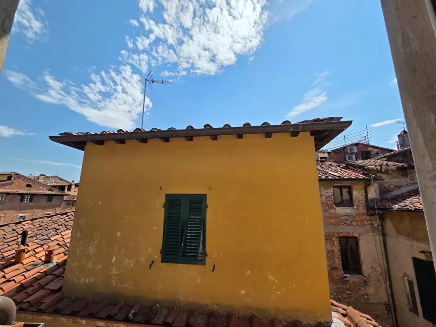 Immagine 20 di Appartamento in vendita  a Lucca