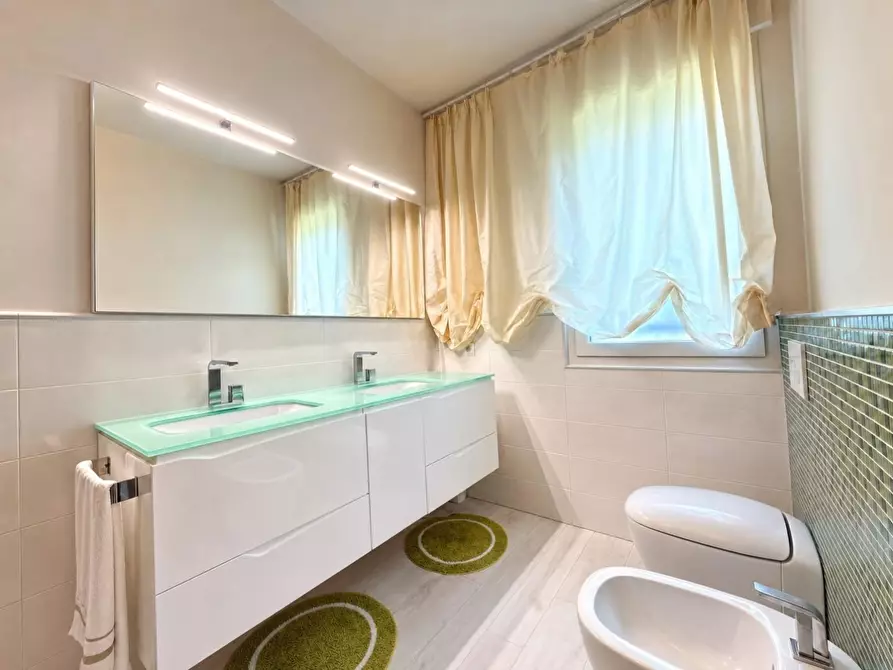 Immagine 17 di Casa indipendente in vendita  a Lucca