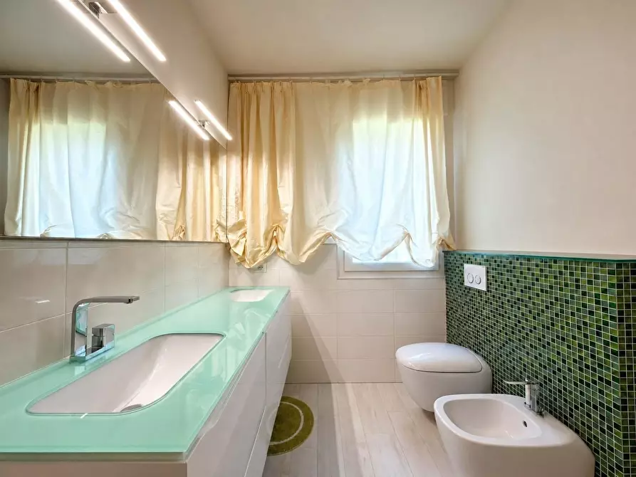 Immagine 18 di Casa indipendente in vendita  a Lucca