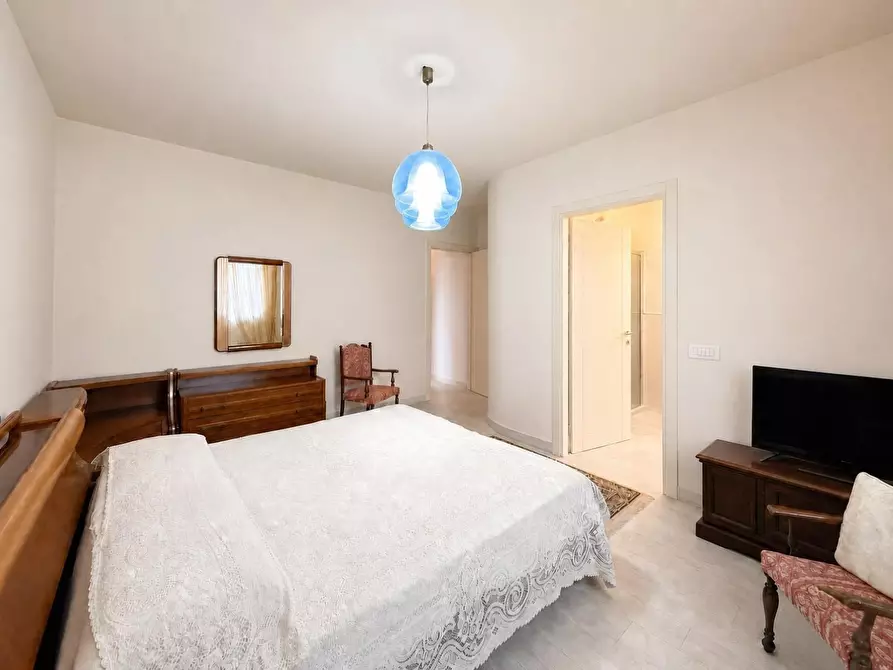 Immagine 15 di Casa indipendente in vendita  a Lucca