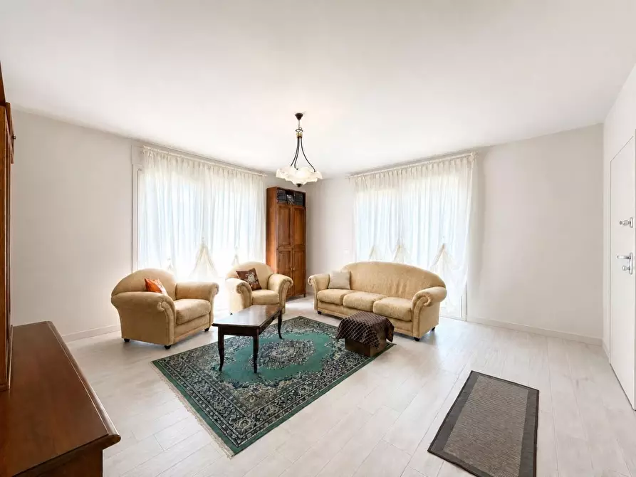 Immagine 4 di Casa indipendente in vendita  a Lucca