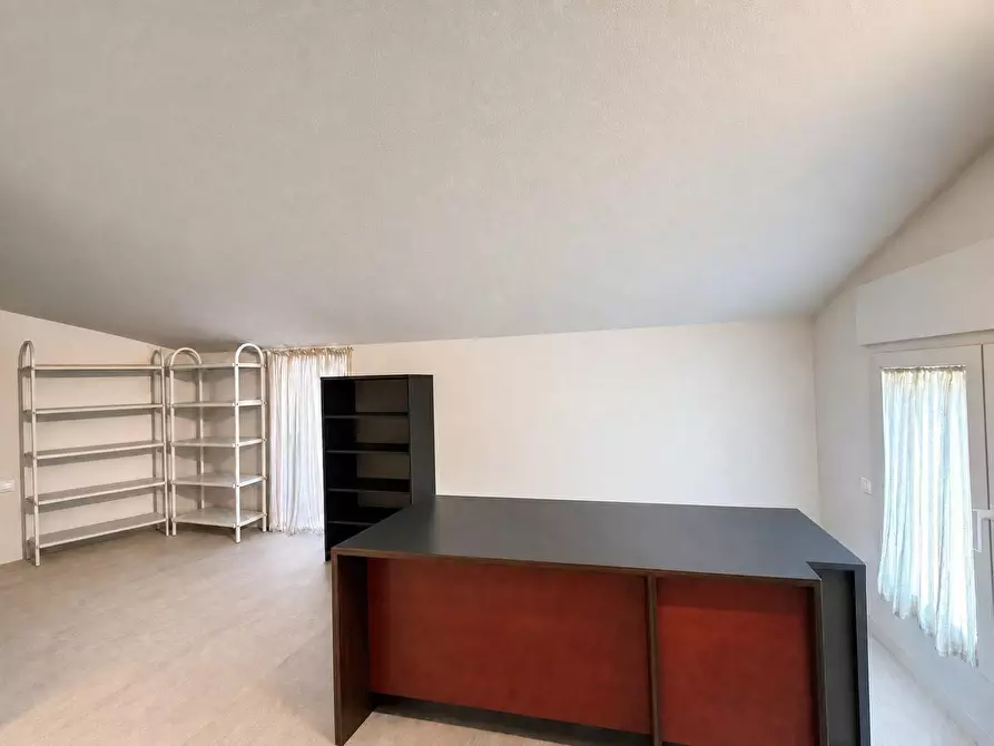 Immagine 28 di Casa indipendente in vendita  a Lucca