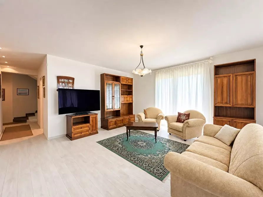 Immagine 6 di Casa indipendente in vendita  a Lucca