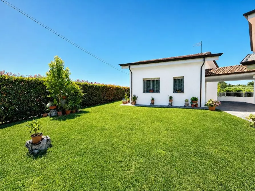 Immagine 3 di Casa indipendente in vendita  a Lucca