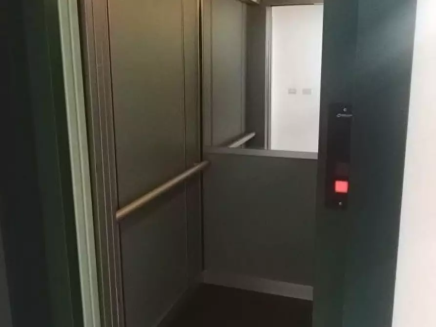 Immagine 3 di Appartamento in vendita  a Massa