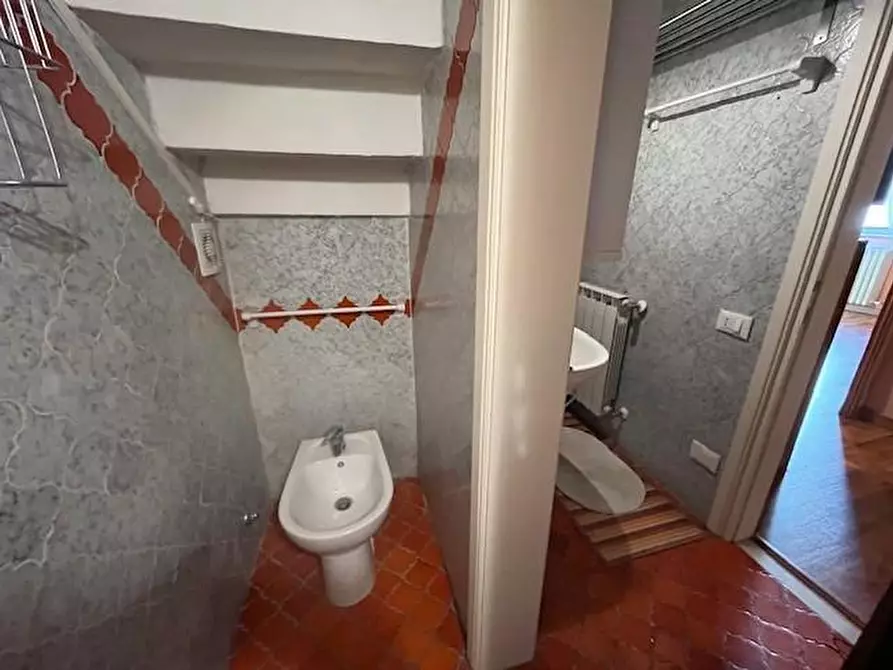 Immagine 14 di Appartamento in vendita  a Lucca