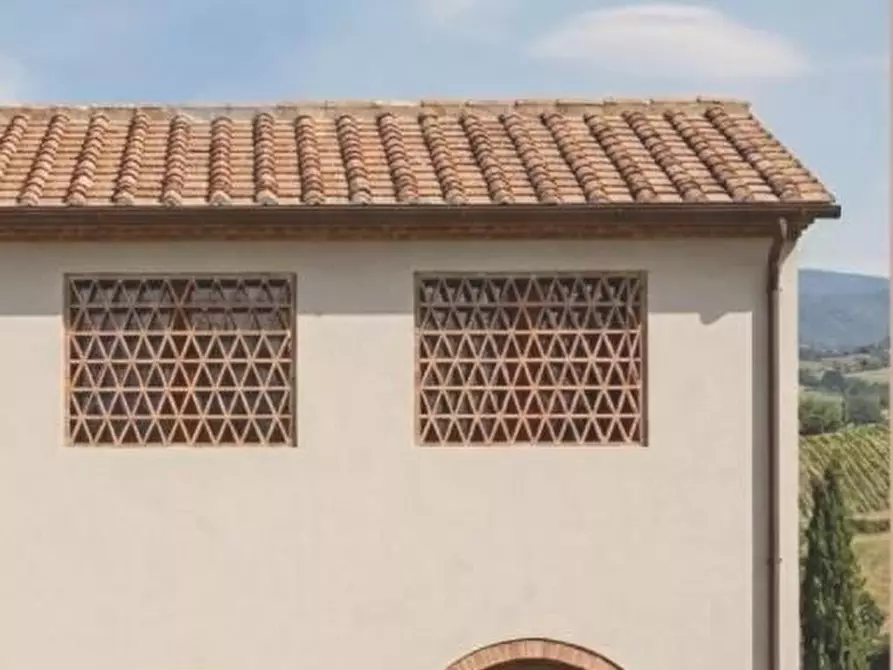 Immagine 4 di Villa in vendita  a Siena
