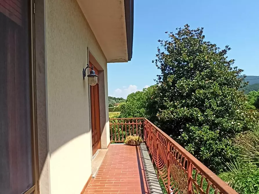 Immagine 4 di Casa bifamiliare in vendita  a Lucca