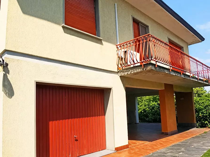 Immagine 2 di Casa bifamiliare in vendita  a Lucca