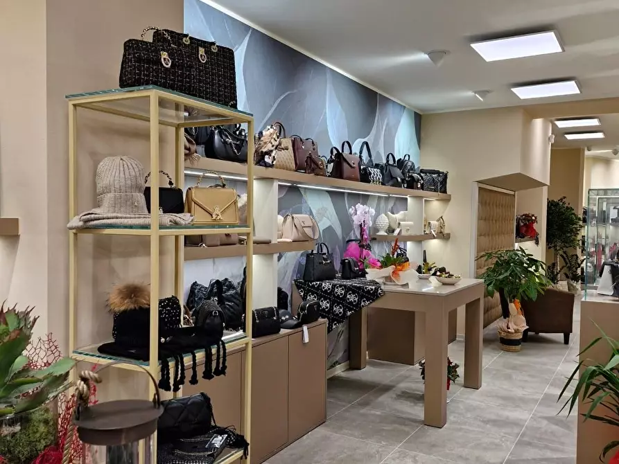 Immagine 10 di Attività commerciale in vendita  a Fucecchio