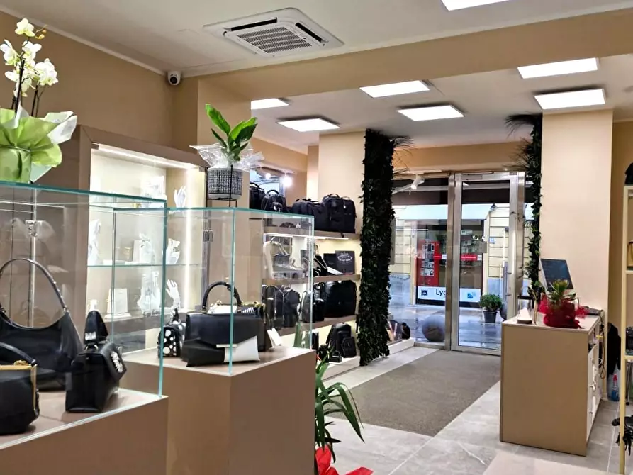 Immagine 2 di Attività commerciale in vendita  a Fucecchio