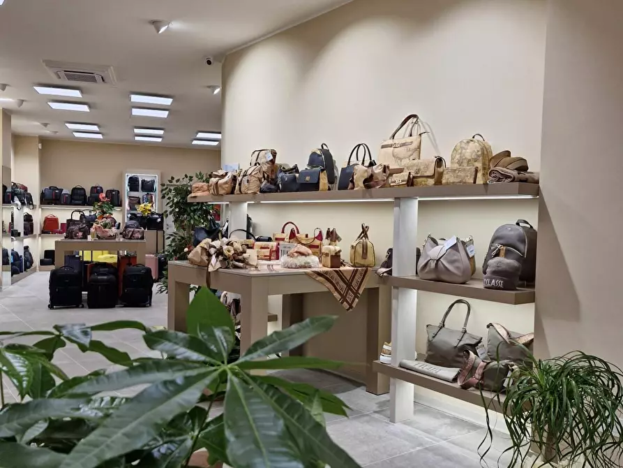 Immagine 9 di Attività commerciale in vendita  a Fucecchio
