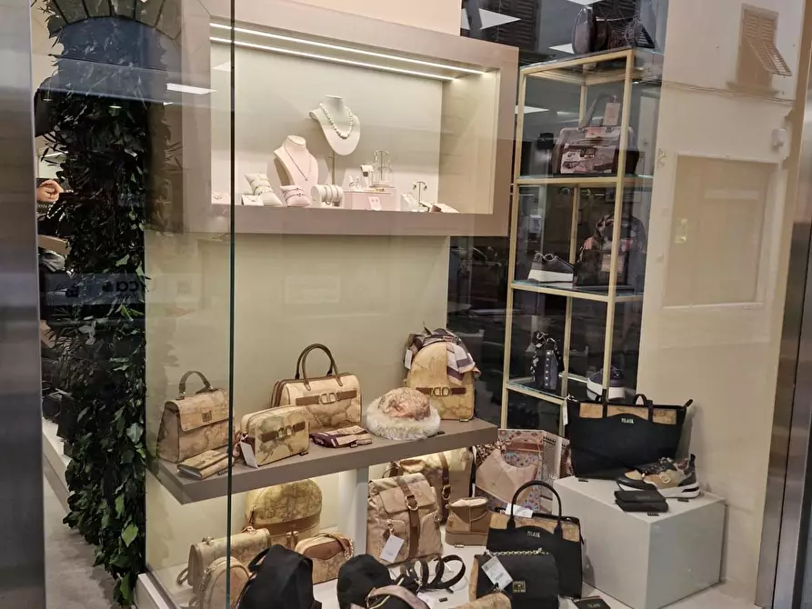 Immagine 18 di Attività commerciale in vendita  a Fucecchio