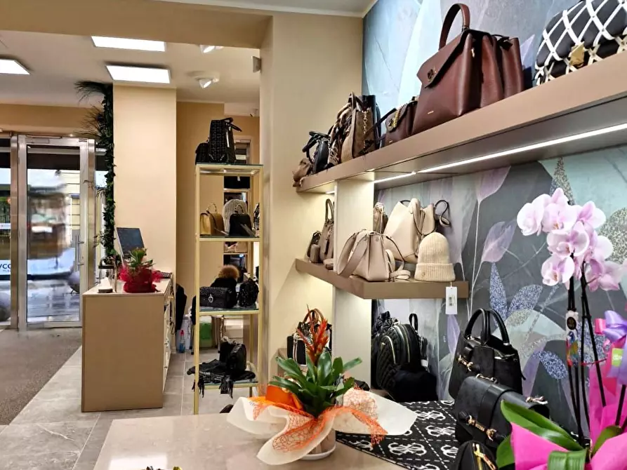 Immagine 14 di Attività commerciale in vendita  a Fucecchio
