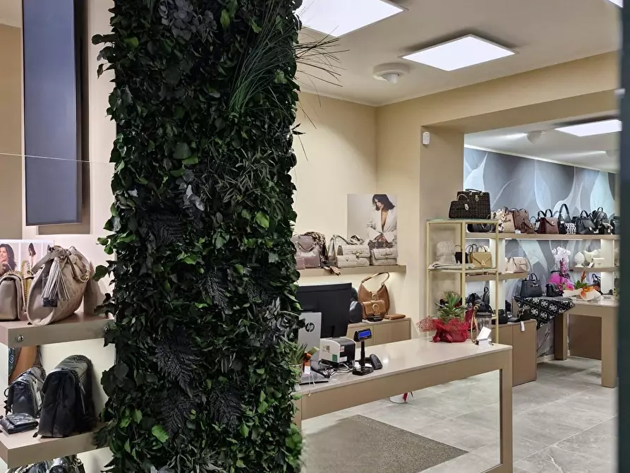 Immagine 8 di Attività commerciale in vendita  a Fucecchio