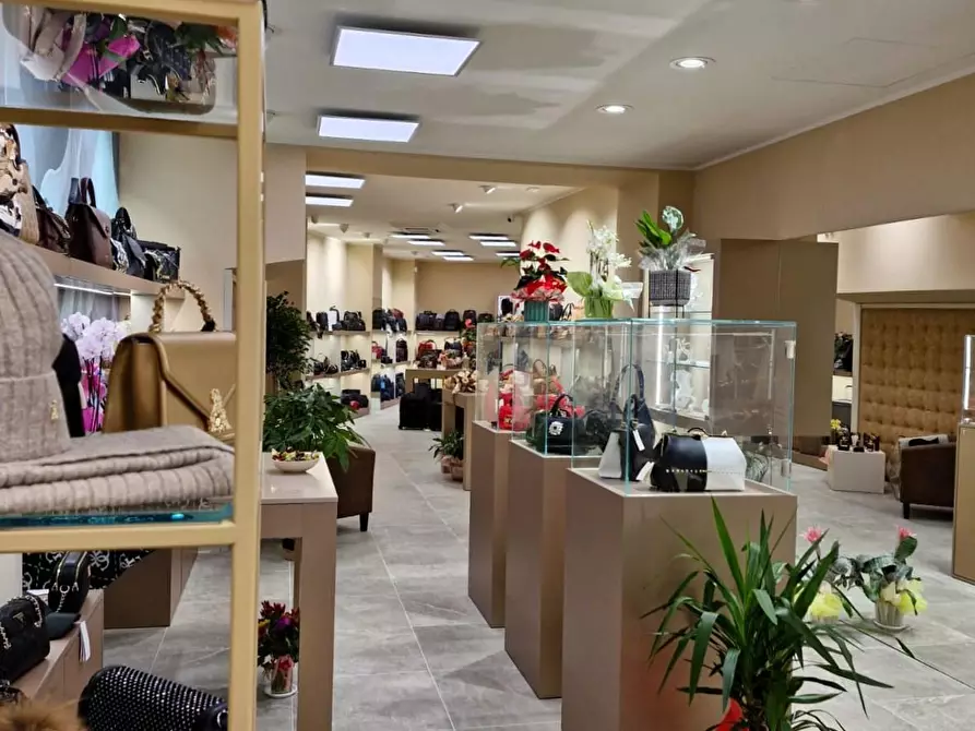 Immagine 16 di Attività commerciale in vendita  a Fucecchio