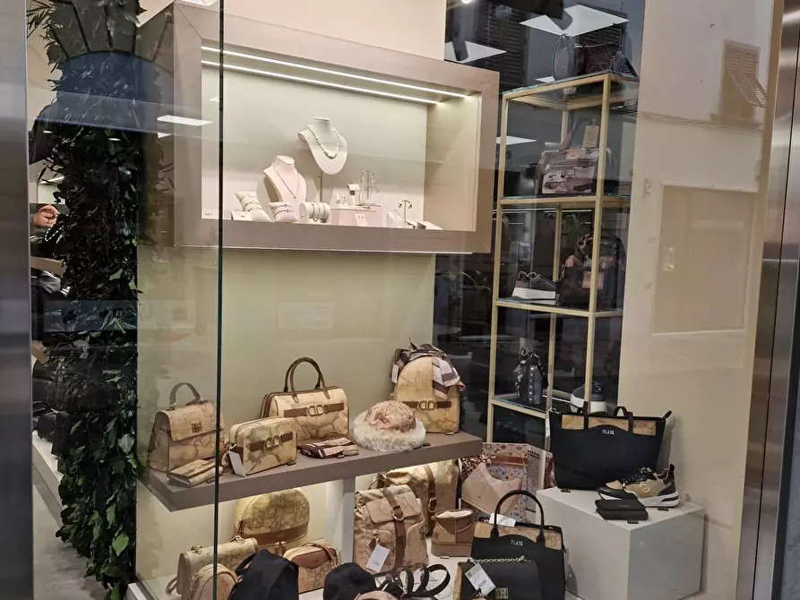 Immagine 19 di Attività commerciale in vendita  a Fucecchio