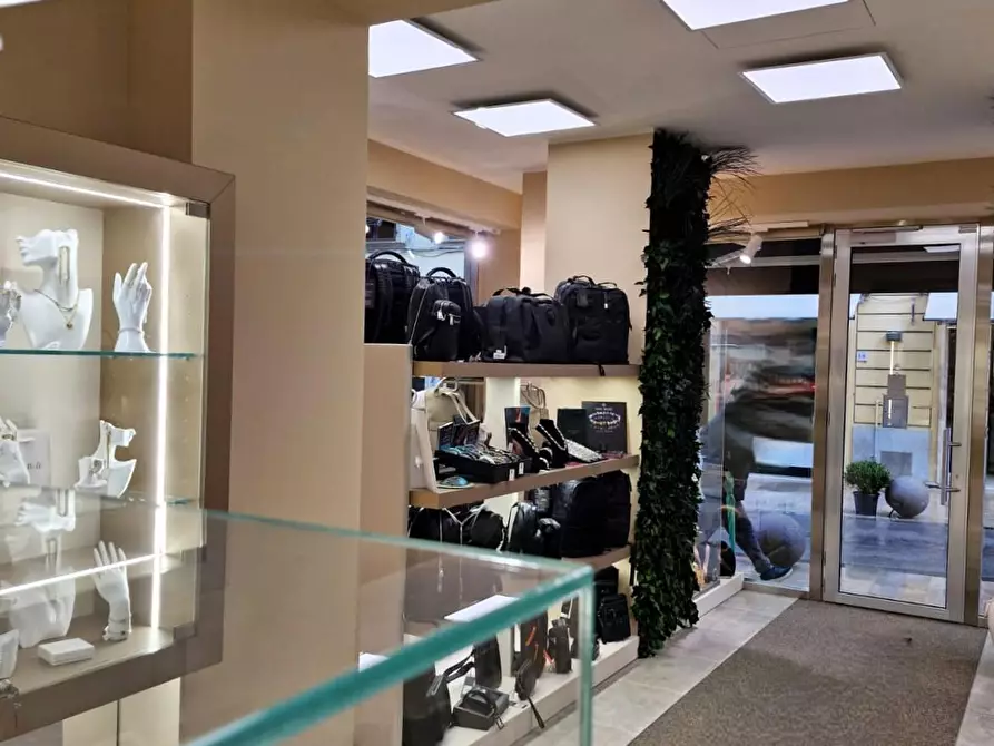 Immagine 6 di Attività commerciale in vendita  a Fucecchio