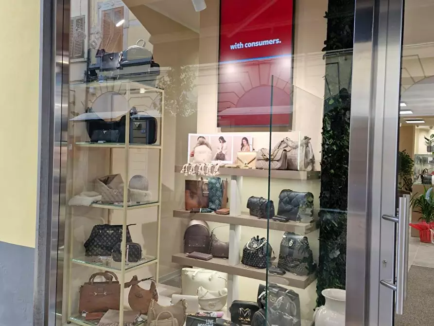 Immagine 20 di Attività commerciale in vendita  a Fucecchio