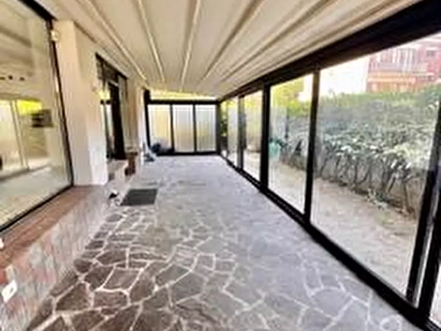 Immagine 2 di Negozio in vendita  a Empoli