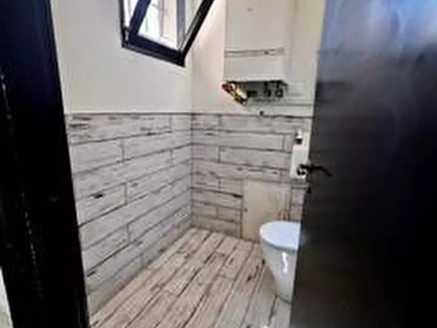 Immagine 9 di Negozio in vendita  a Empoli