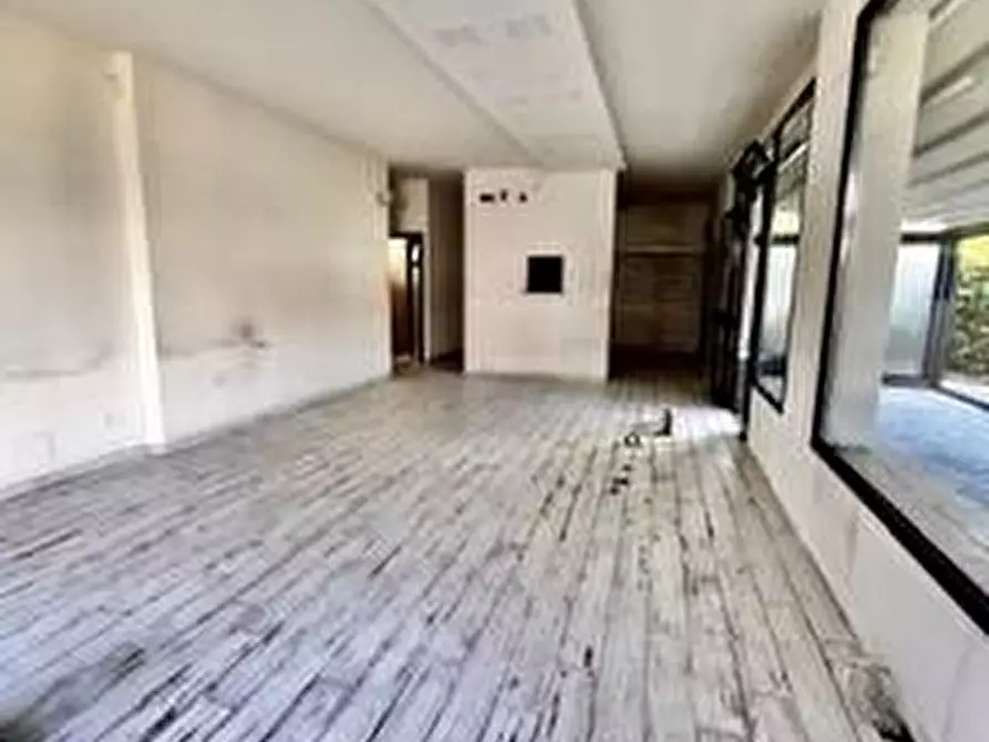 Immagine 3 di Negozio in vendita  a Empoli