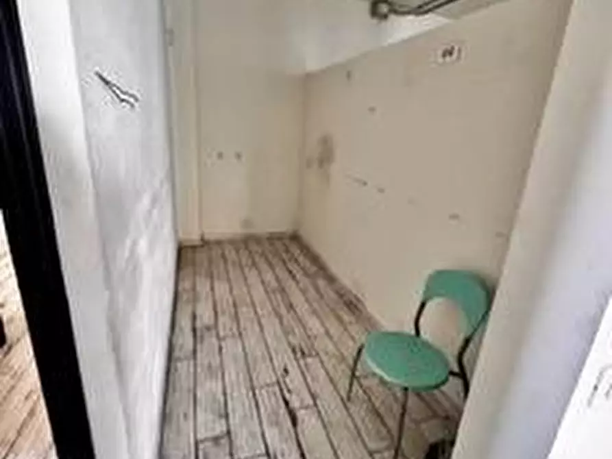 Immagine 7 di Negozio in vendita  a Empoli