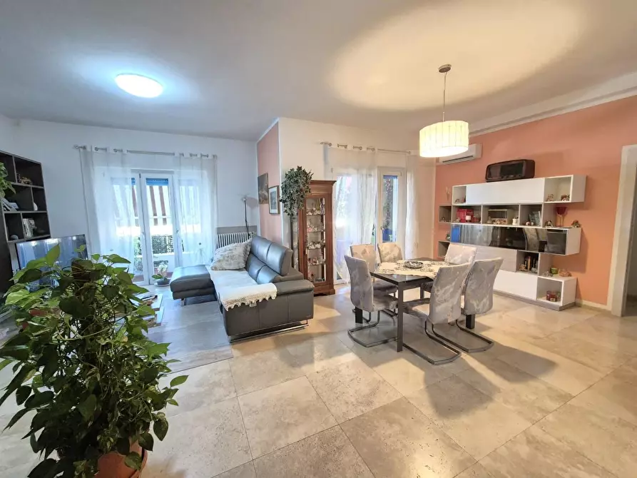Immagine 25 di Appartamento in vendita  a Carrara