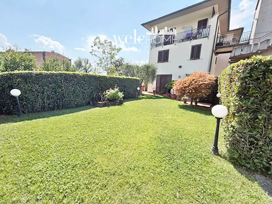 Immagine 2 di Villetta a schiera in vendita  a Campi Bisenzio