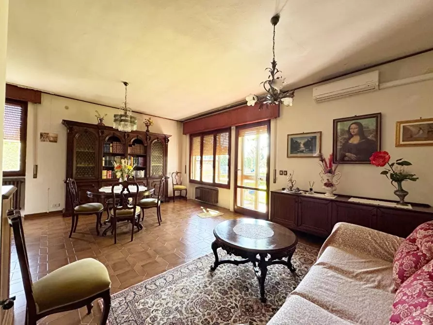 Immagine 3 di Villa in vendita  a Pisa