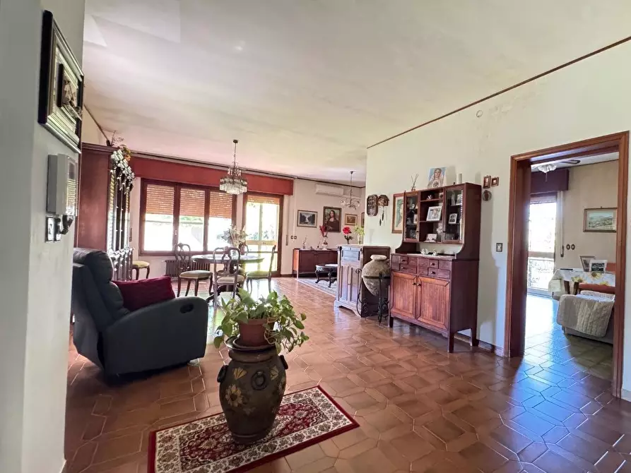 Immagine 2 di Villa in vendita  a Pisa