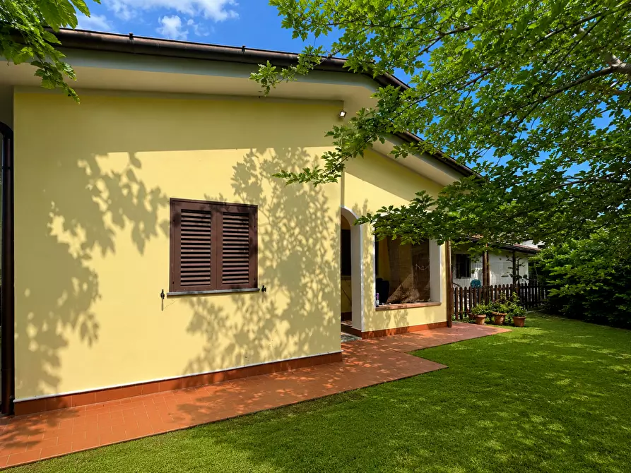 Immagine 9 di Casa semindipendente in vendita  a Viareggio