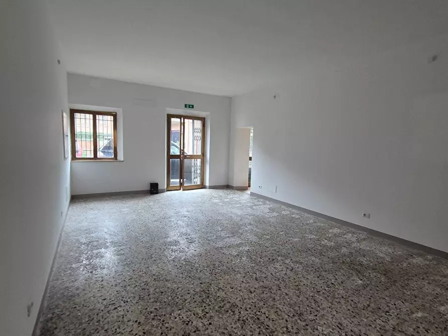 Immagine 6 di Negozio in affitto  a Sovicille